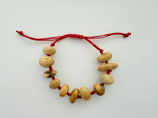 Pulsera de Palo Santo con Hilo Rojo | Protección