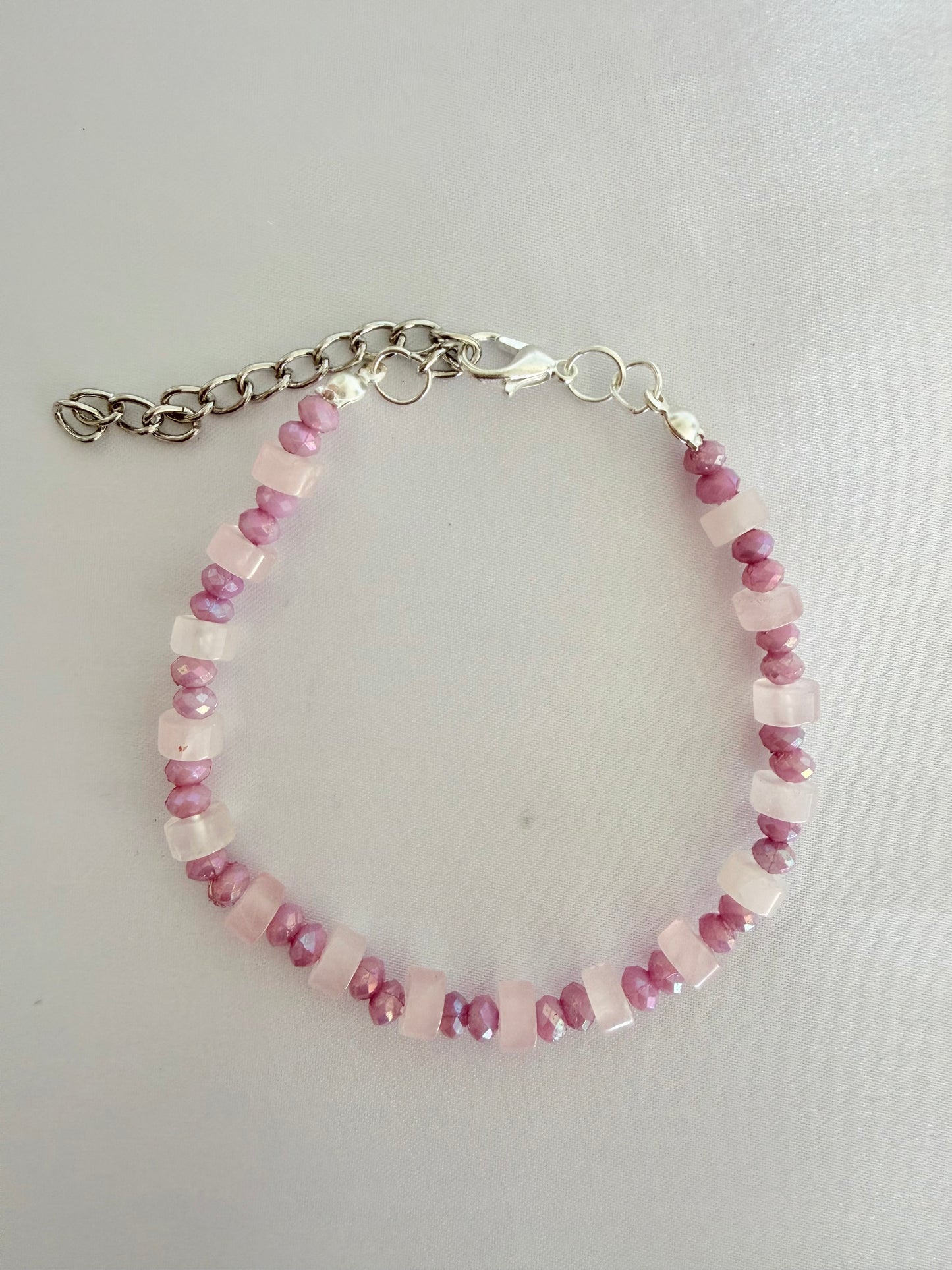 Pulsera de Cuarzo Rosado Facetado Cilíndrico con Lila