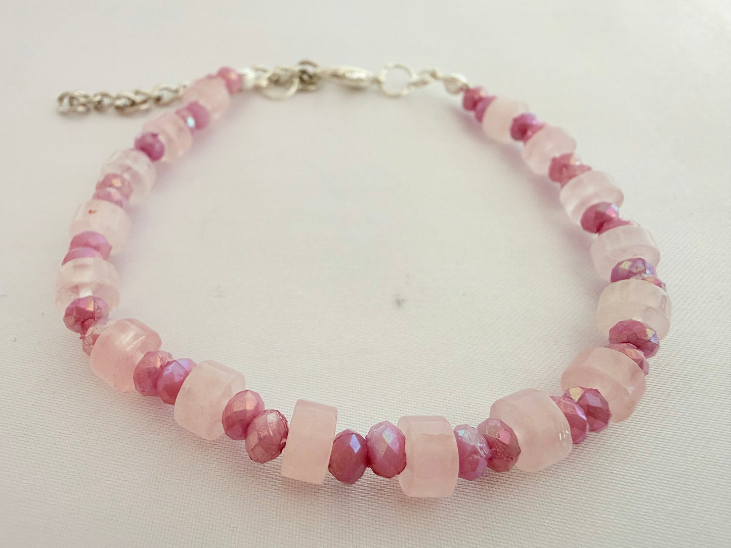 Pulsera de Cuarzo Rosado Facetado Cilíndrico con Lila